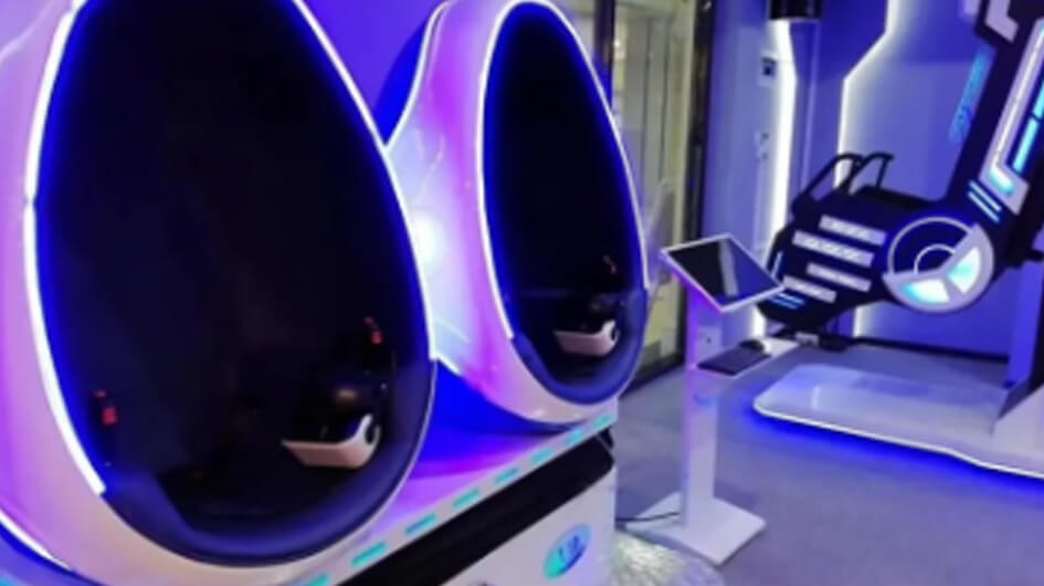 Interactive Rotating Egg Chair VR Entertainment System Futuristic Design Style Indoor Entertainment System for Theme Park One Stop Solution