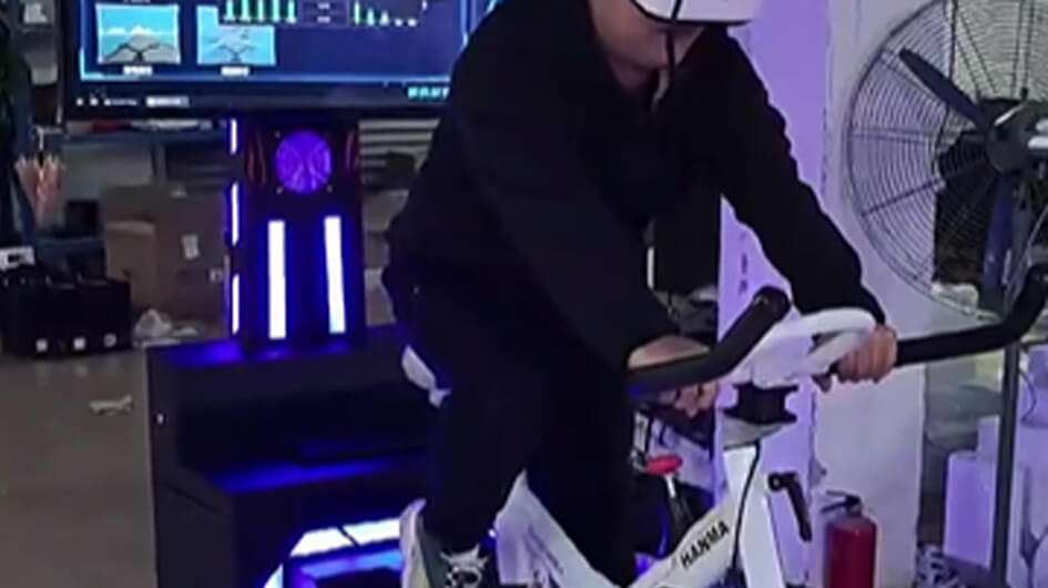 Hot Sell VR Spinning Bike Advanced Motion System Theme Park Level Attraction Virtual Reality Simulator for Shopping Mall One Stop Solution