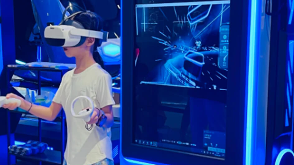 Hot Sell VR All-in-one Device Ultra Immersive Gameplay Dynamic Interaction Design VR Game Machine for Shopping Mall One Stop Solution