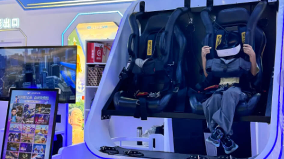 Immersive VR Two-Person 360-degree Rotation VR Machine Sensory Immersion Design True-to-Life Experience for Shopping Mall One Stop Solution
