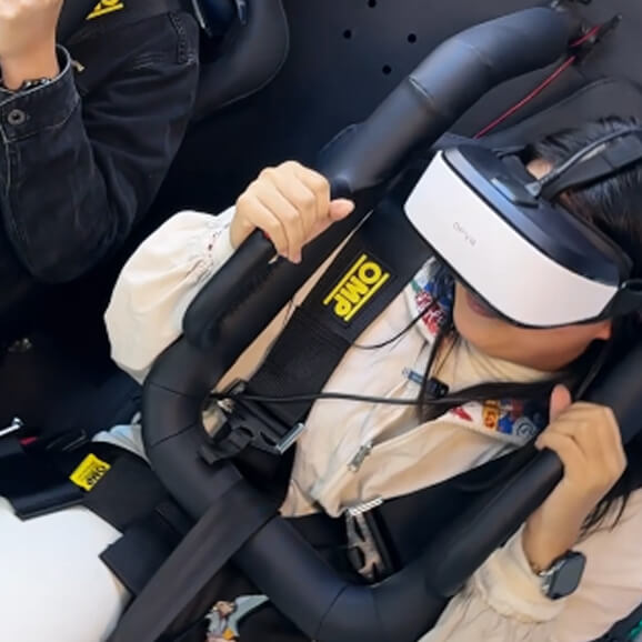 Product Details of ﻿Immersive VR Two-Person 360-degree Rotation VR Machine Sensory Immersion Design True-to-Life Experience for Shopping Mall