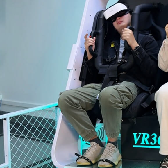 Product Details of ﻿Immersive VR Two-Person 360-degree Rotation VR Machine Sensory Immersion Design True-to-Life Experience for Shopping Mall