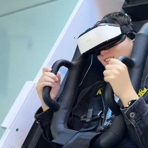 Product Details of ﻿Immersive VR Two-Person 360-degree Rotation VR Machine Sensory Immersion Design True-to-Life Experience for Shopping Mall