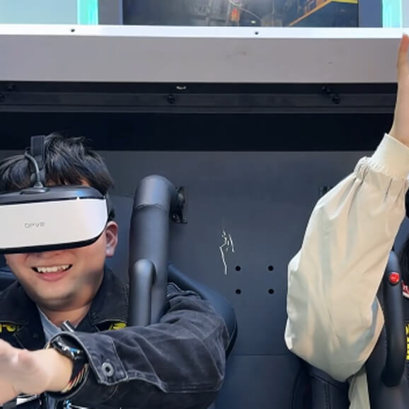 Product Details of ﻿Immersive VR Two-Person 360-degree Rotation VR Machine Sensory Immersion Design True-to-Life Experience for Shopping Mall