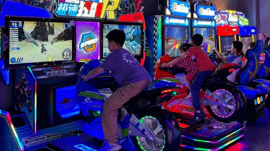 2 Players Children's Motorcycle Amusement Game Machine Kids Car Immersive Gaming Experience Arcade One Stop Solution
