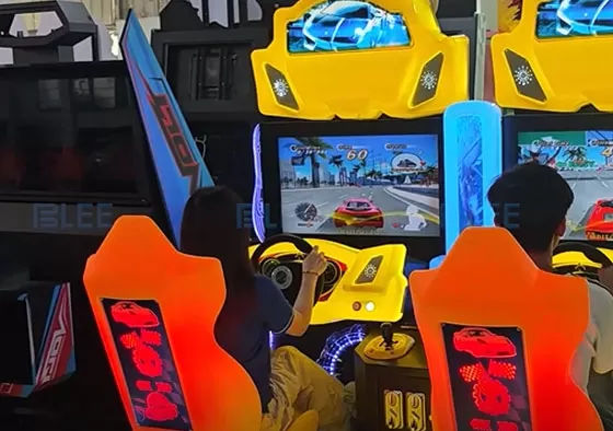 Direct Head-to-Head Duel: The core experience. Two players race head-to-head on the same track in real-time for instant, thrilling competition.