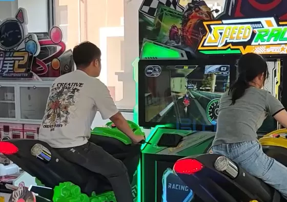 Street Duel Mode: Head-to-head racing through vibrant city environments.