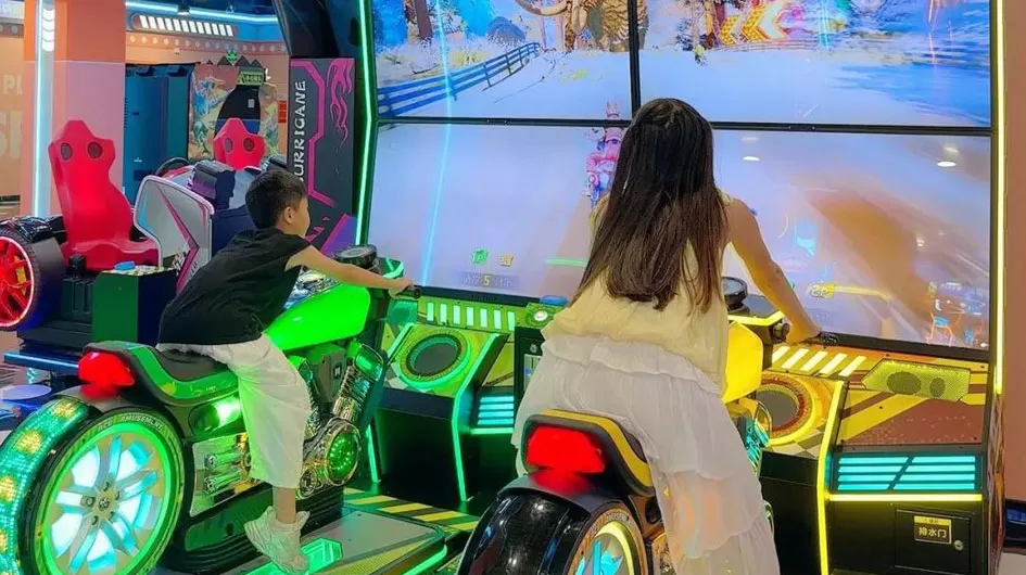 42-inch Screen Dual-player Motorcycle Racing Game Machine for Game Arena One Stop Solution