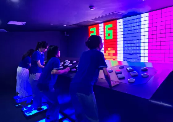 2. Pac-Man Mode: Guide a light point to eat target dots along a path. Avoid obstacles and complete each level’s objective.