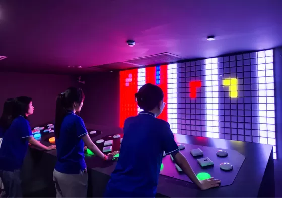 3. Snake Mode: Simulate the classic snake logic. Players control direction precisely to avoid walls and self-collision.