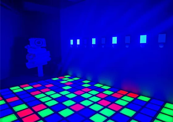 2. Red is the danger zone. Players will lose health points after stepping on the red blocks.