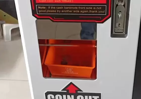 3. Collect Your Change: Retrieve your coins or tokens from the dispenser tray. A built-in audit memory records each transaction, while optional GSM/SMS alerts keep operators informed.