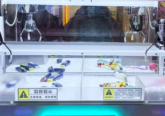 1. Insert Coins/Scan QR Code to Start: Insert game coins or scan the QR code to start the machine and begin operation.