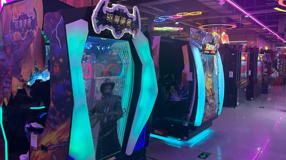 BLEE Best-Selling Coin-Operated Doom 55-Inch Arcade Shooter One Stop Solution