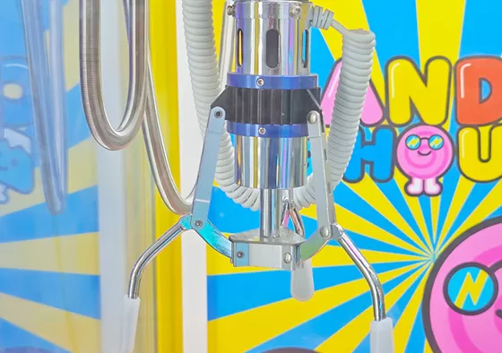 3. Press the Confirm Button to Grab: Press the Confirm Button, and the claw will automatically descend to grab the prize. Successfully grabbing the prize will earn you a reward.