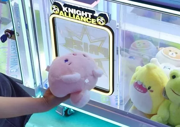 3. Press the button again, then the claw will automatically lower andclaw the gift and move it to the gift outlet.