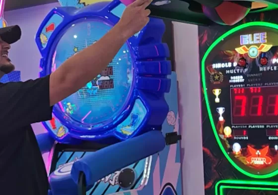 3. Combo Mode: Execute combination punches following on-screen prompts.