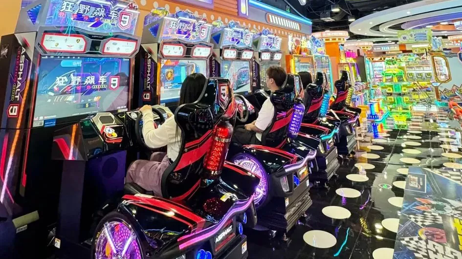 Coin Operated HD 55 Inches Screen Single-player Dynamic Racing Game Machine One Stop Solution