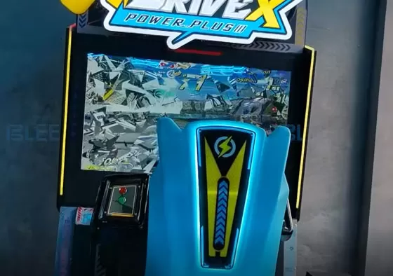 Elimination Showdown: Survive elimination rounds by maintaining leading positions.