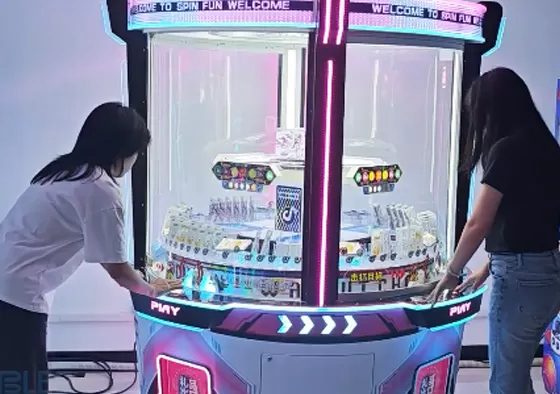 2. Aim & Control the Clip：Use the joystick or buttons to move the clip and target the prize.