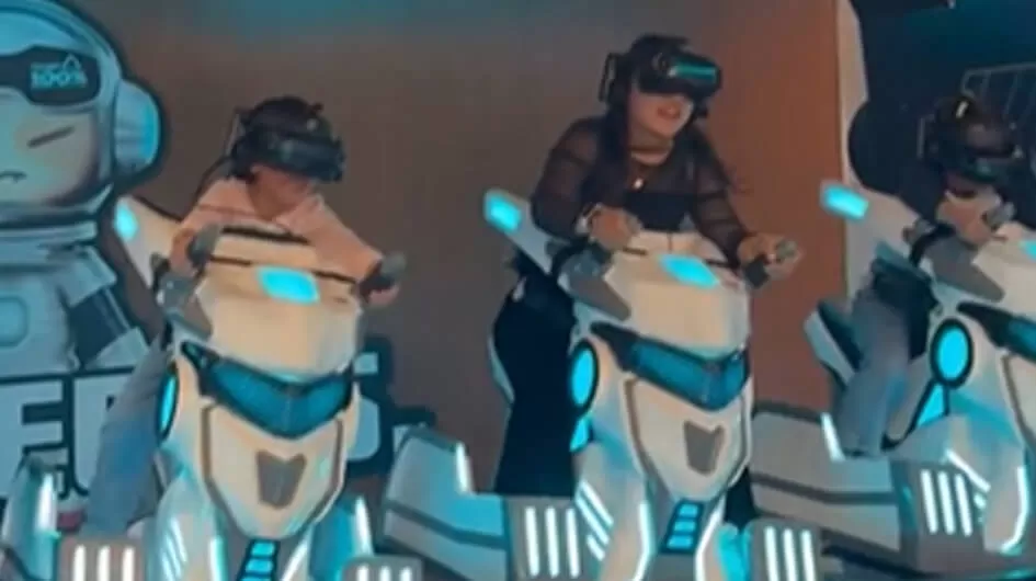 Customizable High-speed Motorcycle Cool Design Full Body Interaction Competitive Game Mode VR Machine for Shopping Mall One Stop Solution