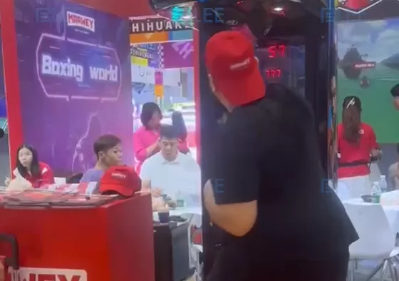 2. Aim and Punch: Perform a few warm-up punches to prepare. For the highest score, aim your powerful punches directly at the center of the bag. The system will calculate your force and display your cumulative score.