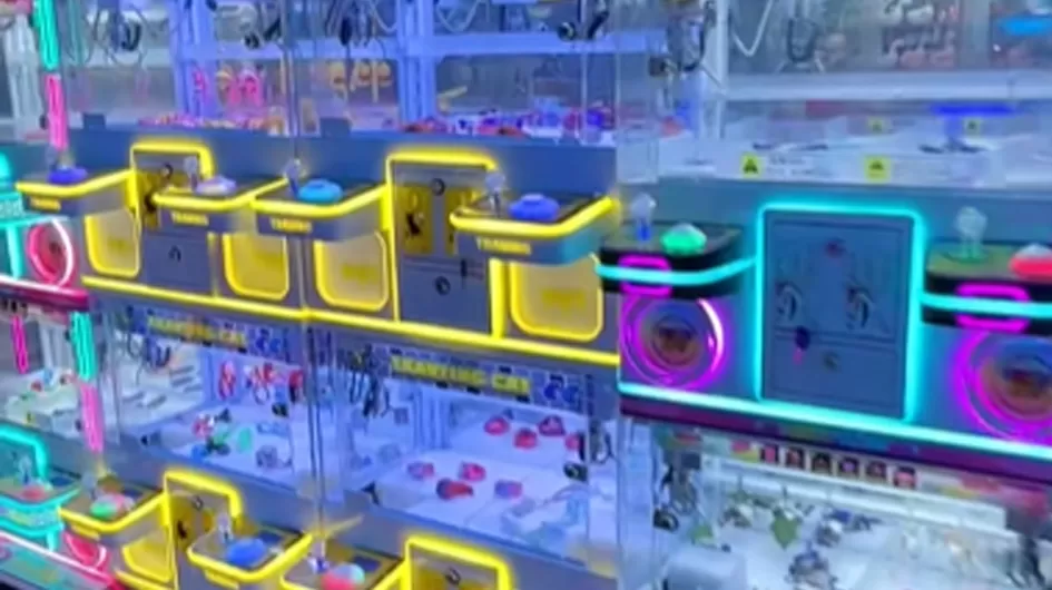 four person premium slot machine manufacturer