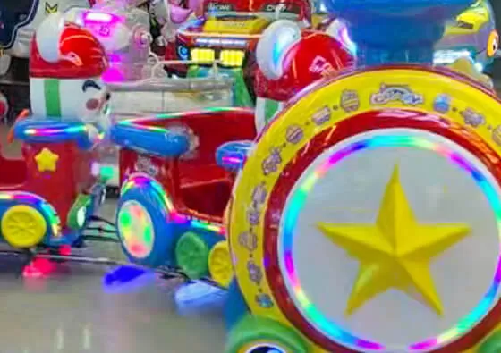 1. Insert Coins to Activate: Simply insert the required number of coins into the acceptor to power on the train and prepare for departure.