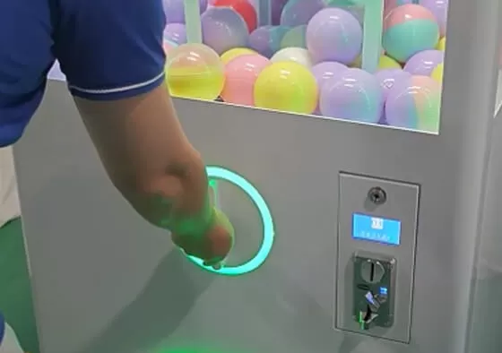 3. Open the Gashapon to Claim a Gift: Open the gashapon shell to receive a random surprise gift.