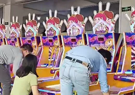 1. Classic Frame Challenge: Players aim to knock down all virtual pins in a traditional 10-frame format, with scores accumulating to determine ticket rewards.