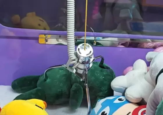 3. Collect Rewards: Successfully grabbed prizes are dispensed into the collection area, providing immediate satisfaction and encouraging repeat play.