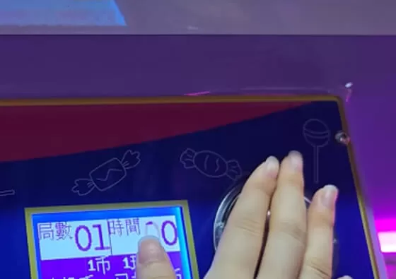 2. Enjoy the Ride and Grab Prizes: Children experience gentle rocking motion while using the integrated claw controls to attempt grabbing candies or small prizes.