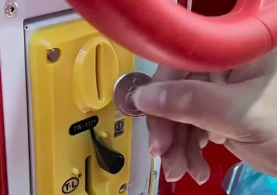 1. Flight Adventure Ride (MP5 Version): Children embark on an imaginary journey through the clouds, watching aviation-themed animations and listening to cheerful music during gentle rocking motion.