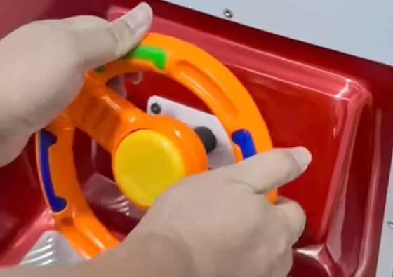 2. Interactive Conductor Challenge (Game Version): Young engineers engage with touch-based games on the LCD screen, earning scores and rewards while enjoying the physical ride experience.