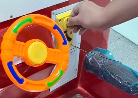 1. Railway Journey Ride (MP5 Version): Children embark on an imaginary voyage through scenic landscapes, watching train-themed animations and listening to cheerful railroad music during gentle rocking motion.