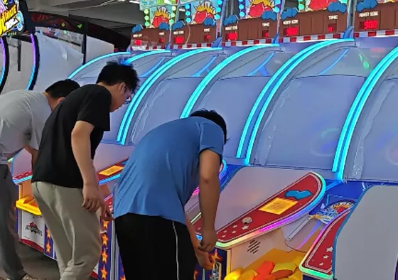 2. Head-to-Head Battle Mode: Two players compete simultaneously to outscore each other within a set time limit, with the winner earning a bonus ticket reward for victory.