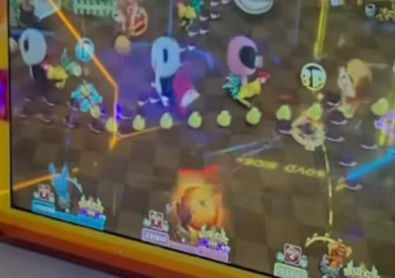 3. Team Cooperation Round: Players work together to tackle waves of enhanced fruit floods; reaching the collective goal shares a ticket pool.