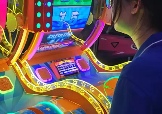 3.Lucky Bonus Round: Trigger special lighting effects or bonus spins when hitting specific zones for extra tickets.