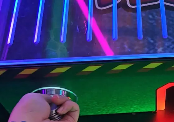 2. Free-for-All Competition: Four players compete individually for highest score and fastest progress.