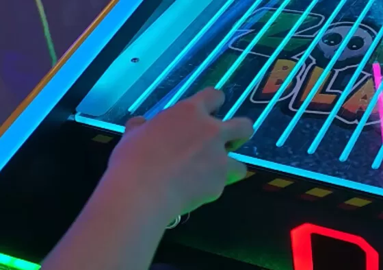 2. Team Adventure: Two players cooperate to reach the final destination together.