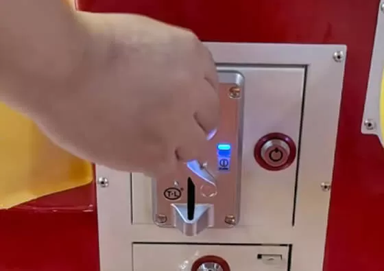 1. Spinning Adventure Ride: Children enjoy a gentle rotating motion in their hamburger dog cup, creating a delightful sense of movement and excitement.