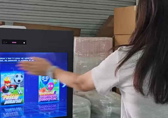 2. Clap Elimination: Destroy targets and objects through clapping gestures.