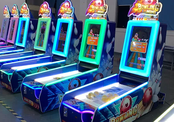 1. Classic Frame Challenge: Players aim to knock down all virtual pins in a traditional 10-frame format, with scores accumulating to determine ticket or prize rewards.