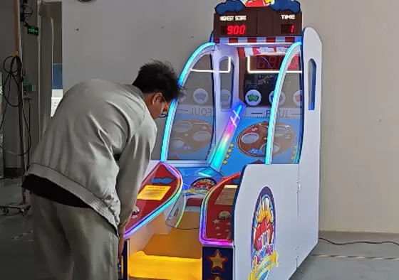 2. Battery Collection & Mini-Game: Special battery targets appear during gameplay; collecting enough unlocks a fast-paced bonus round with enhanced scoring opportunities.