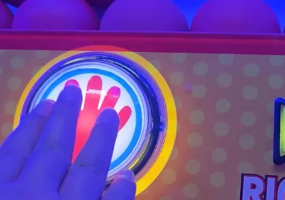 2. BOSS Challenge: A large BOSS monster appears; concentrated throws to defeat it yield high ticket rewards.