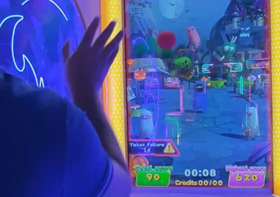 1. Free Throw Mode: Players throw balls freely at monsters within a time limit, with base tickets awarded based on hit count.