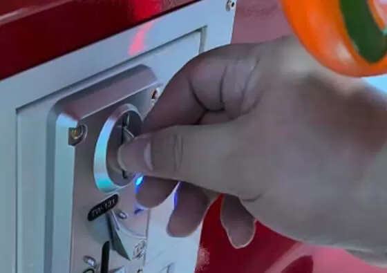 1. Savannah Adventure Ride: Children embark on an imaginary journey across the African plains, roaming with their lion friend while watching wildlife-themed animations on the LCD screen.