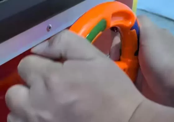 2. Music and Animation Entertainment: The integrated screen plays engaging content including construction-themed videos and upbeat children's songs throughout the ride.