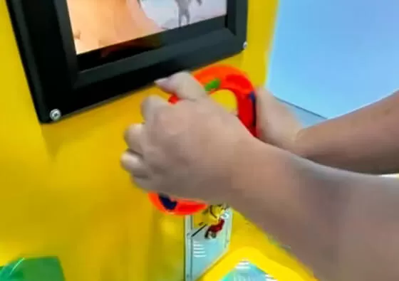 2. Music and Animation Entertainment: The integrated screen plays engaging content including construction-themed videos and upbeat children's songs throughout the ride.