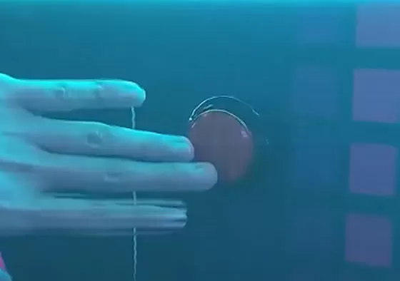 1. Instant Battle, Drop-in Play: No waiting needed. Insert coins to instantly challenge a friend. The system automatically assigns the puck, launching a fast-paced two-player duel where each round las...